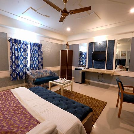 Hotel Oppera Delhi Airport Нью-Дели Экстерьер фото