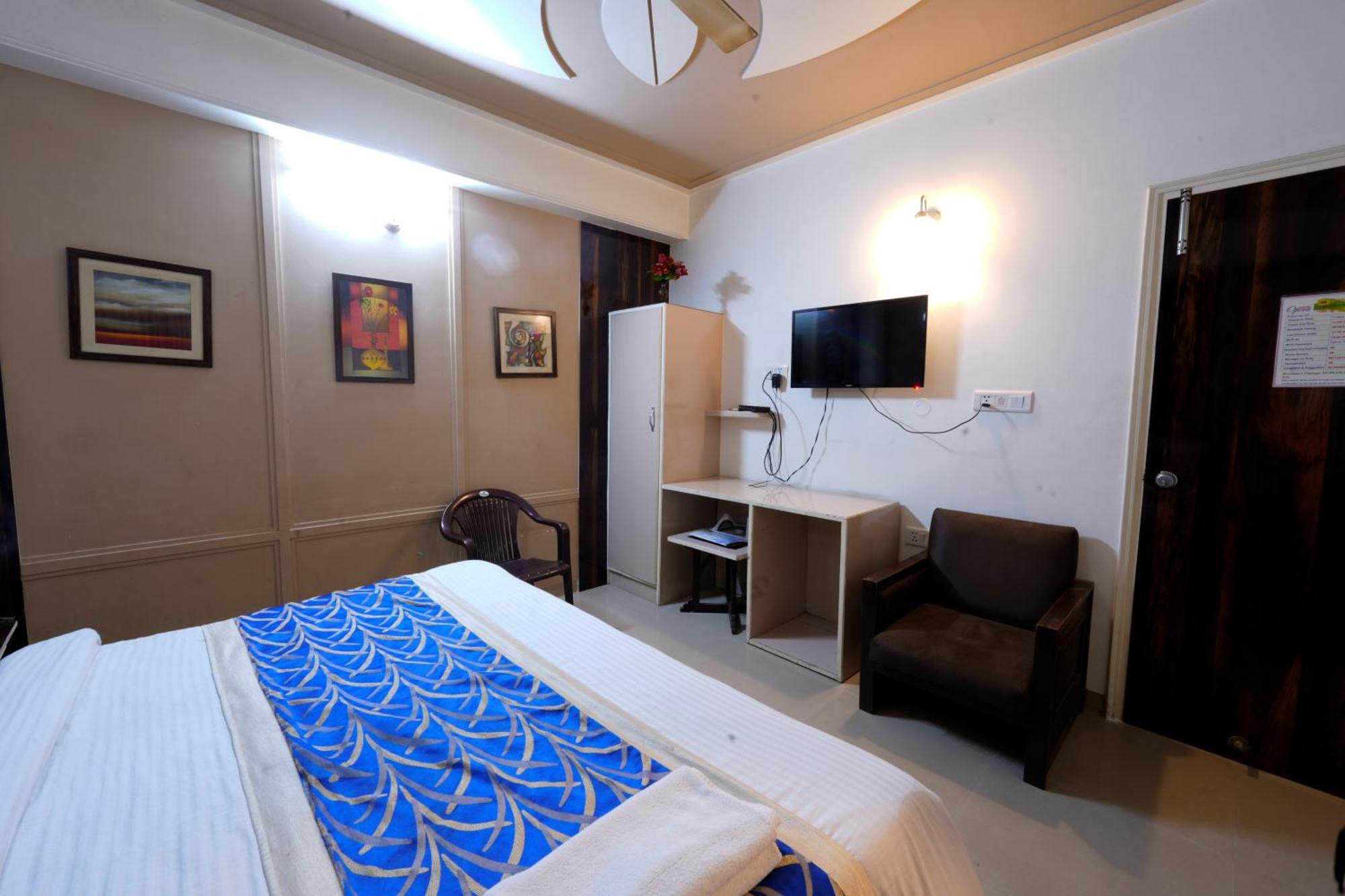 Hotel Oppera Delhi Airport Нью-Дели Экстерьер фото