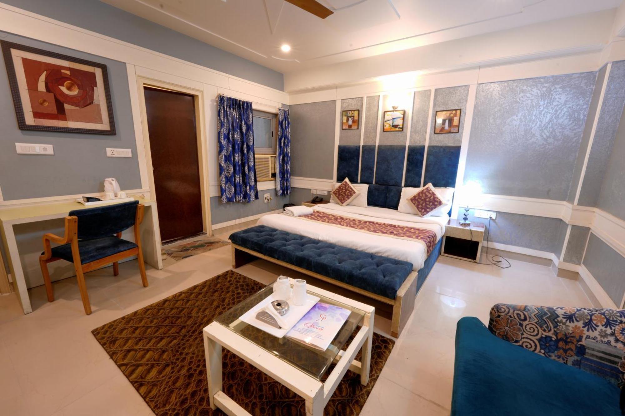 Hotel Oppera Delhi Airport Нью-Дели Экстерьер фото