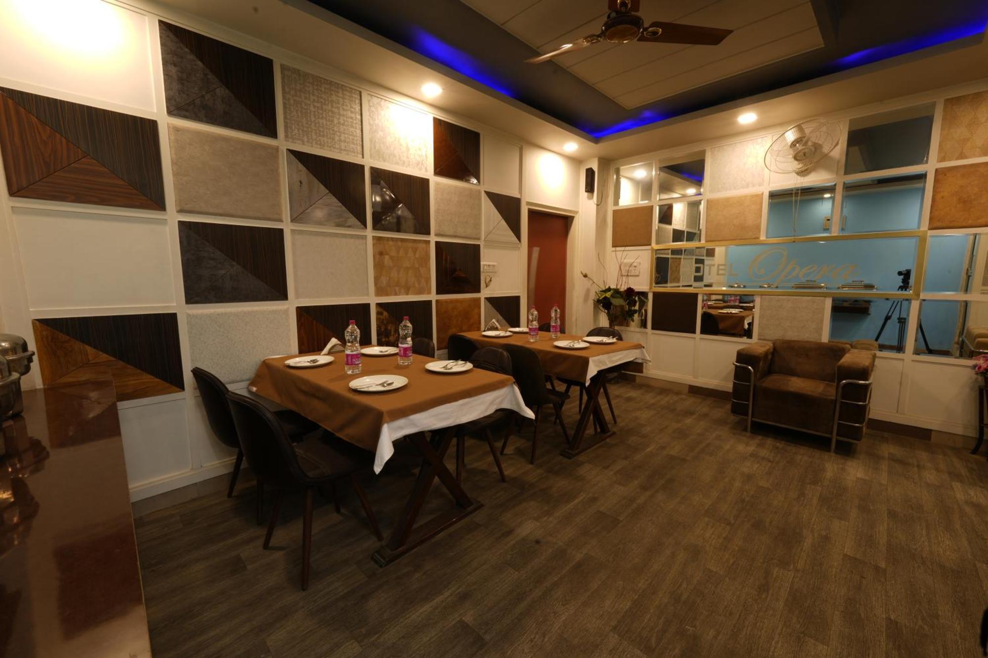 Hotel Oppera Delhi Airport Нью-Дели Экстерьер фото
